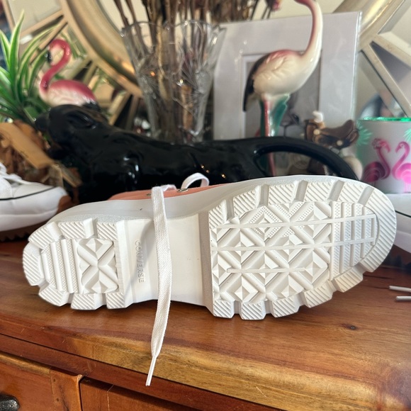 Converse pink size 8 lugged platform sneaker - Picture 4 of 4